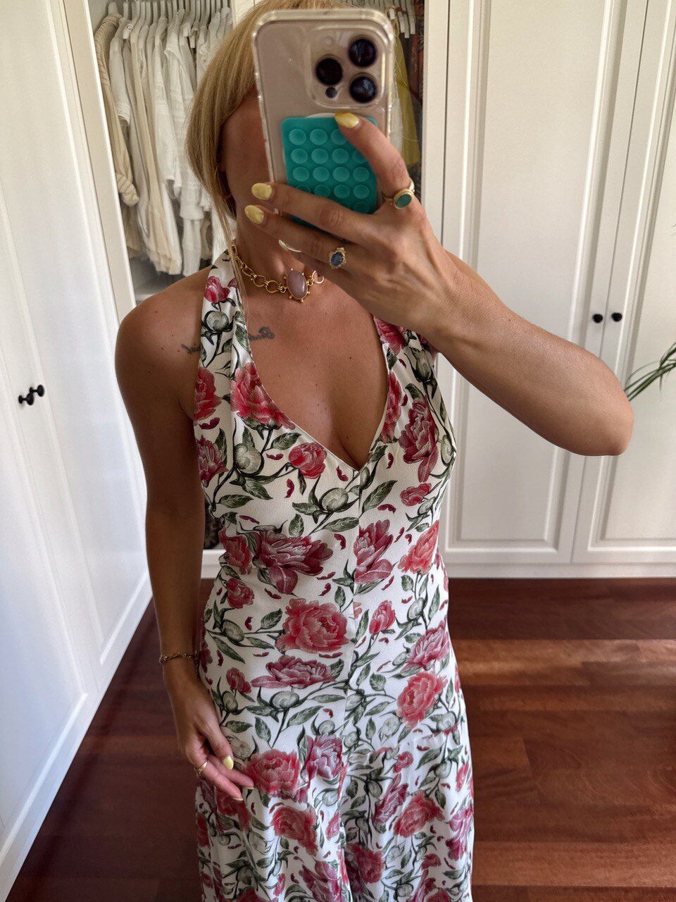 ÇİÇEKLİ SIRT DEKOLTE MAXİ ELBİSE