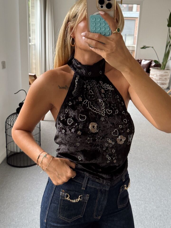 KADİFE TAŞ İŞLEMELİ HALTER YAKA İTHAL BLUZ