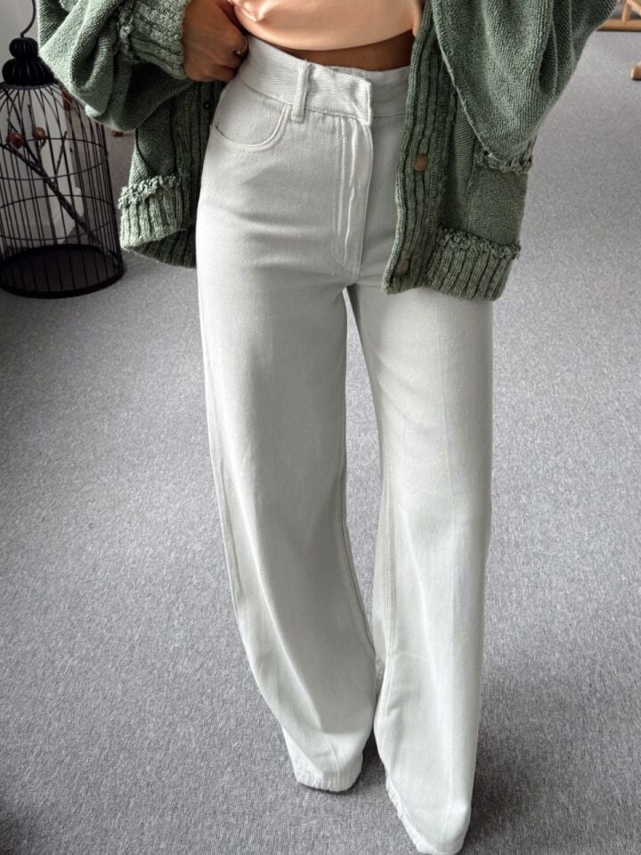 BUZ MAVİ YUMUŞAK DOKULU JEAN