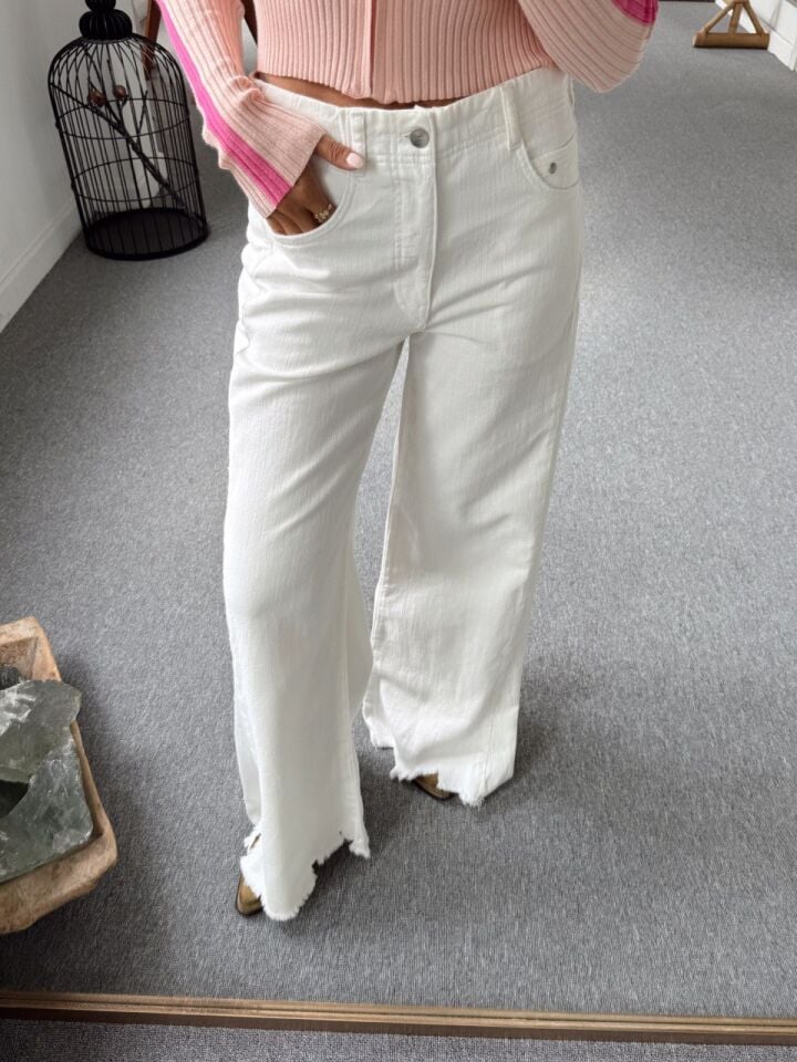 BEYAZ PAÇASI KESİK RAHAT KESİM JEAN