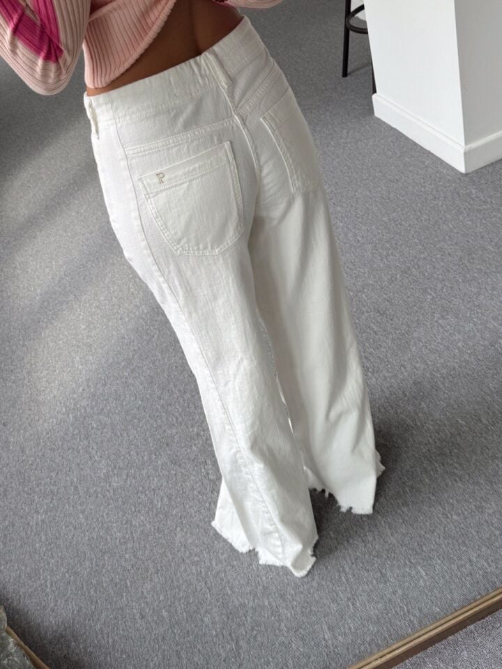 BEYAZ PAÇASI KESİK RAHAT KESİM JEAN