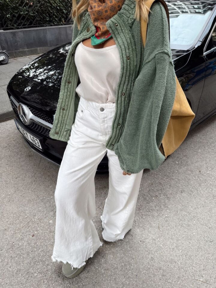 BEYAZ PAÇASI KESİK RAHAT KESİM JEAN