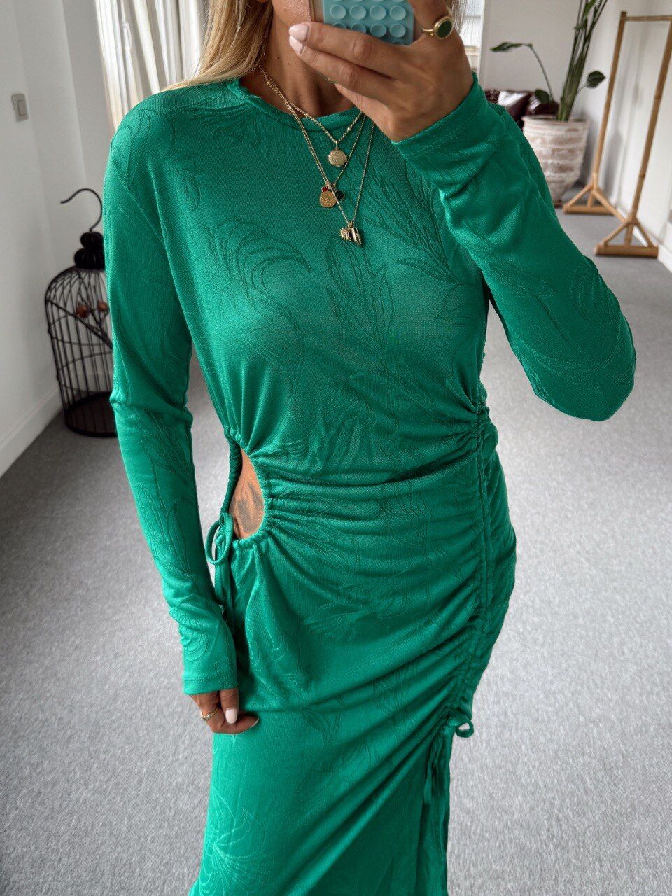 YEŞİL BEL DEKOLTELİ JAKARLI ELBİSE