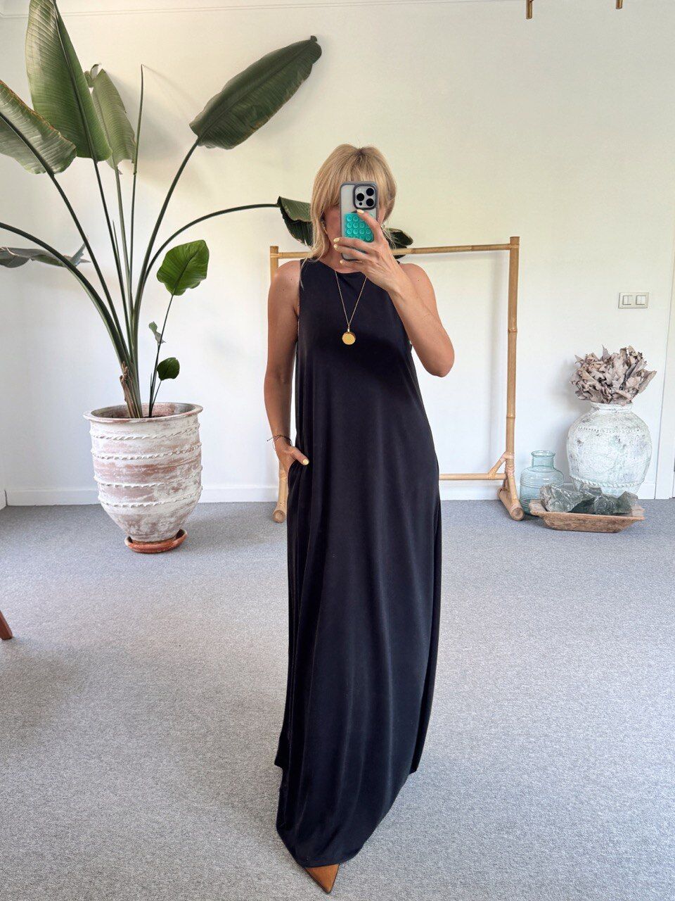 SİYAH KOLSUZ MODAL ELBİSE