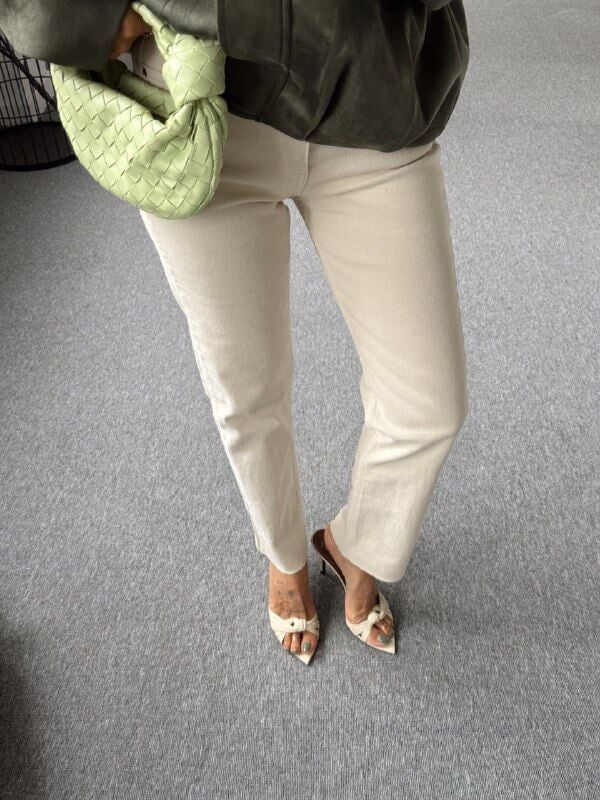 EKRU BOYFİT PAÇASI KESİK JEAN