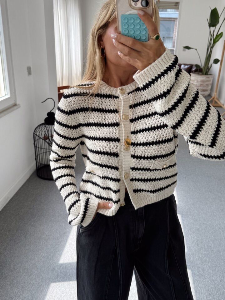 SİYAH ÇİZGİLİ GOLD DÜĞMELİ HIRKA