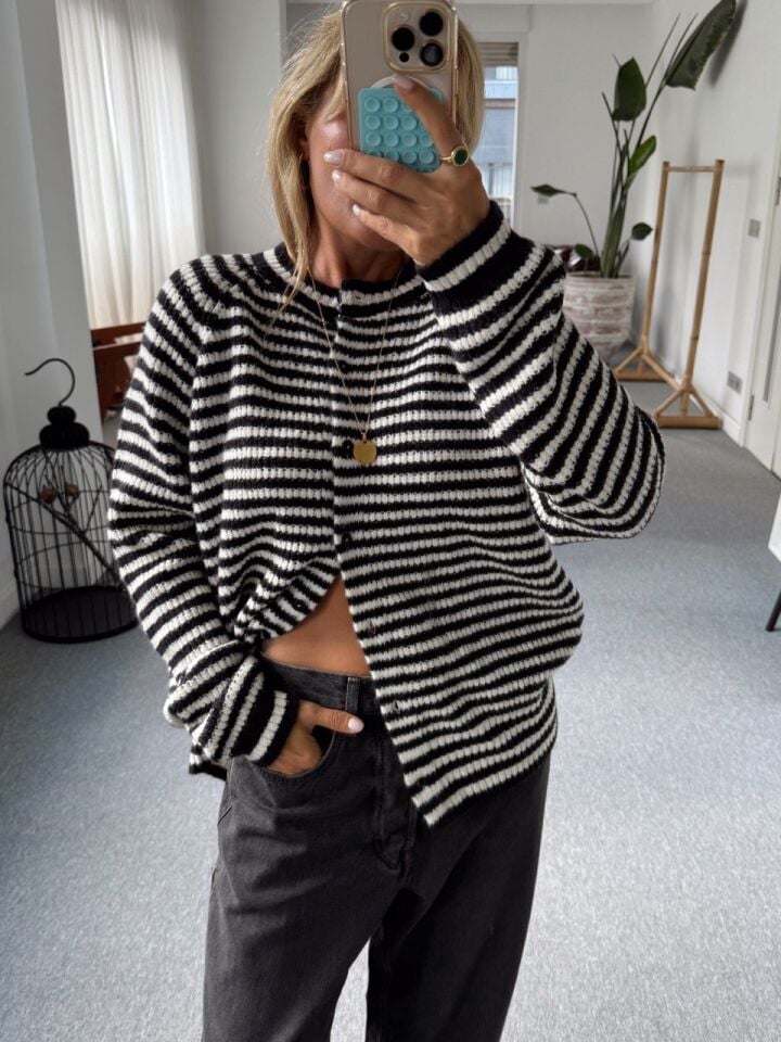 SİYAH-BEYAZ ÇİZGİLİ HIRKA