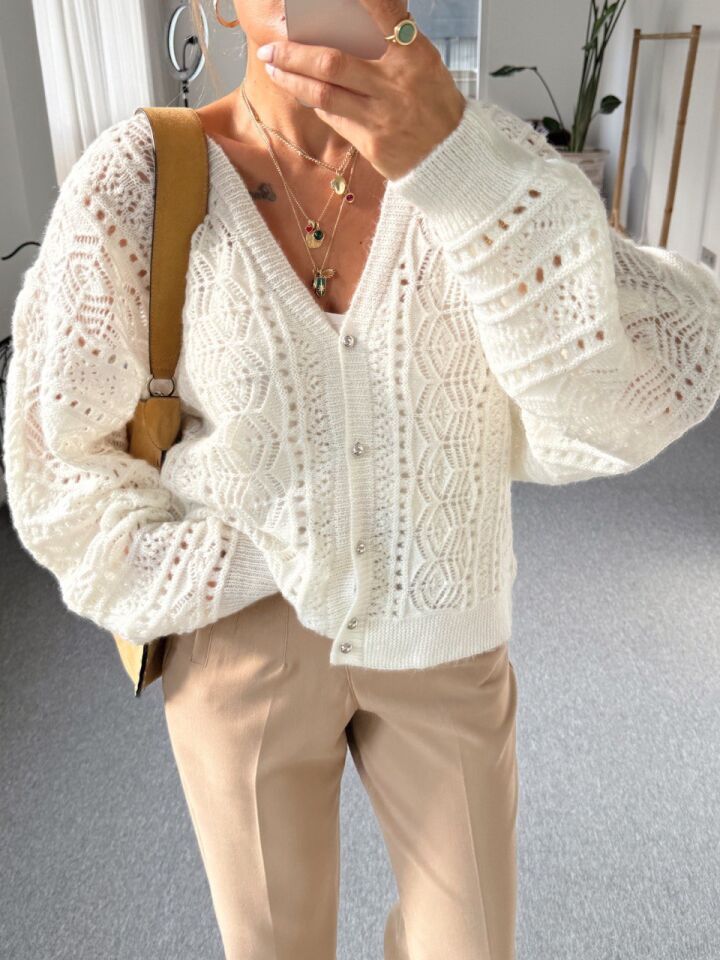 BEYAZ AJURLU TRİKO HIRKA