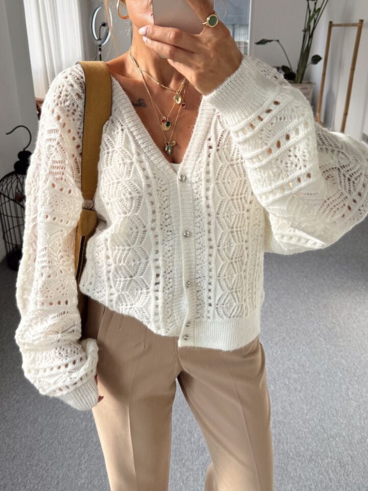 BEYAZ AJURLU TRİKO HIRKA