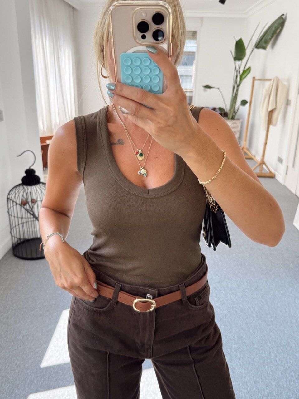 KAHVE KOLSUZ SONSUZ KUMAŞ BLUZ