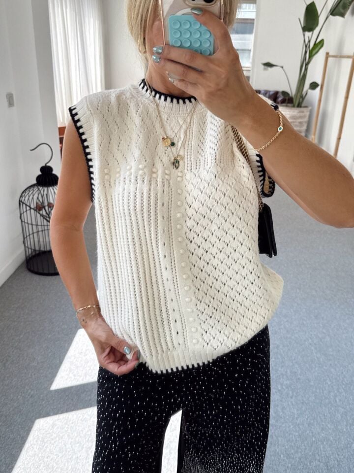 ŞERİT DETAY DOKULU KOLSUZ TRİKO