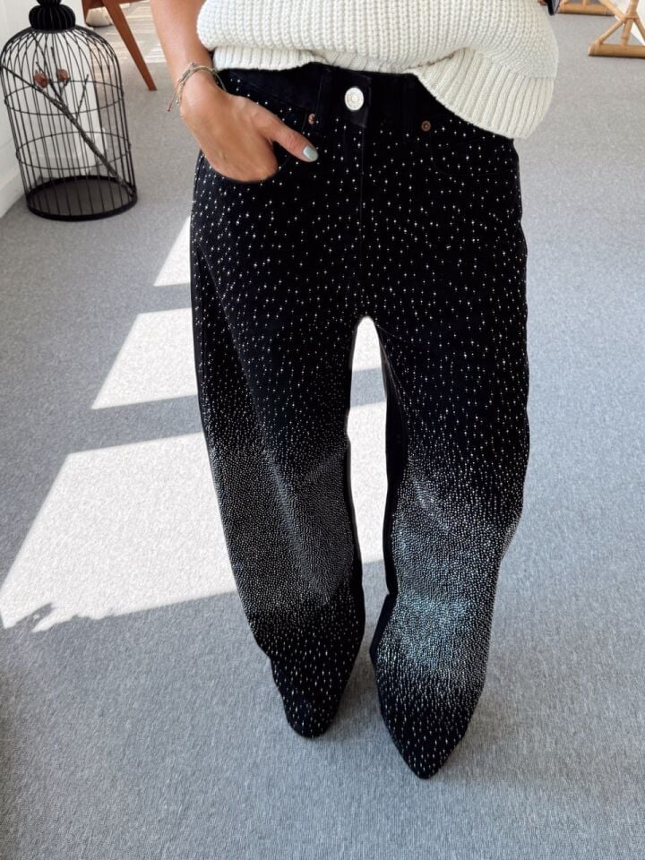 SİYAH TAŞ DETAY BAGGY JEAN