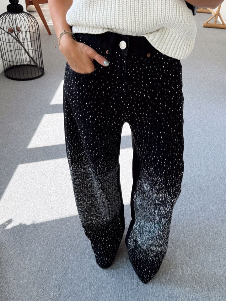 SİYAH TAŞ DETAY BAGGY JEAN