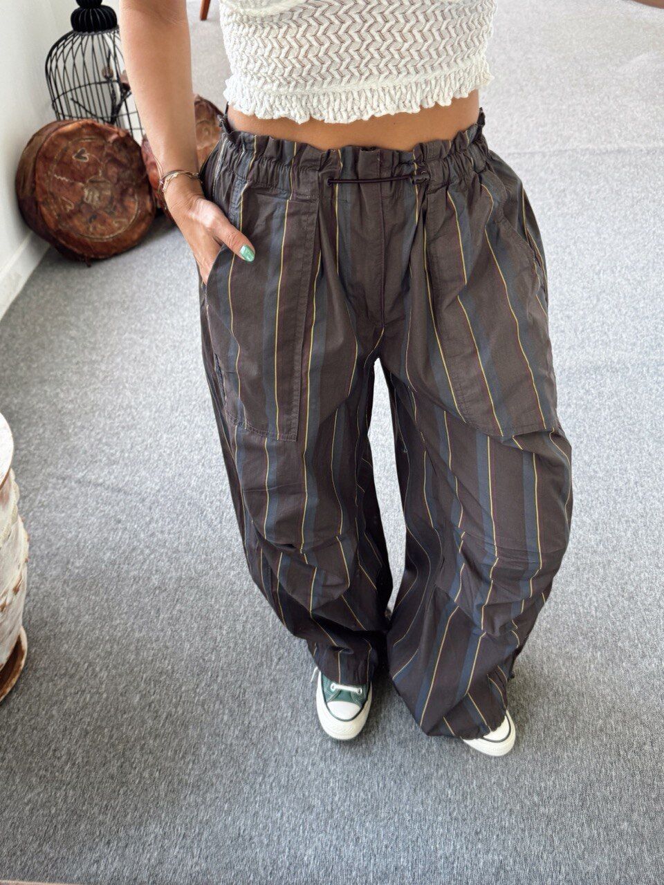 KAHVERENGİ ÇİZGİLİ PARAŞÜT PANTOLON