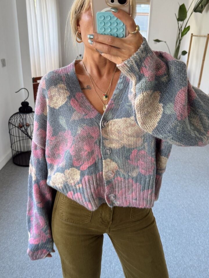 ÇOK RENKLİ ÇİÇEK DESEN HIRKA