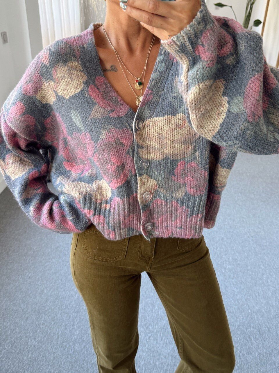 ÇOK RENKLİ ÇİÇEK DESEN HIRKA