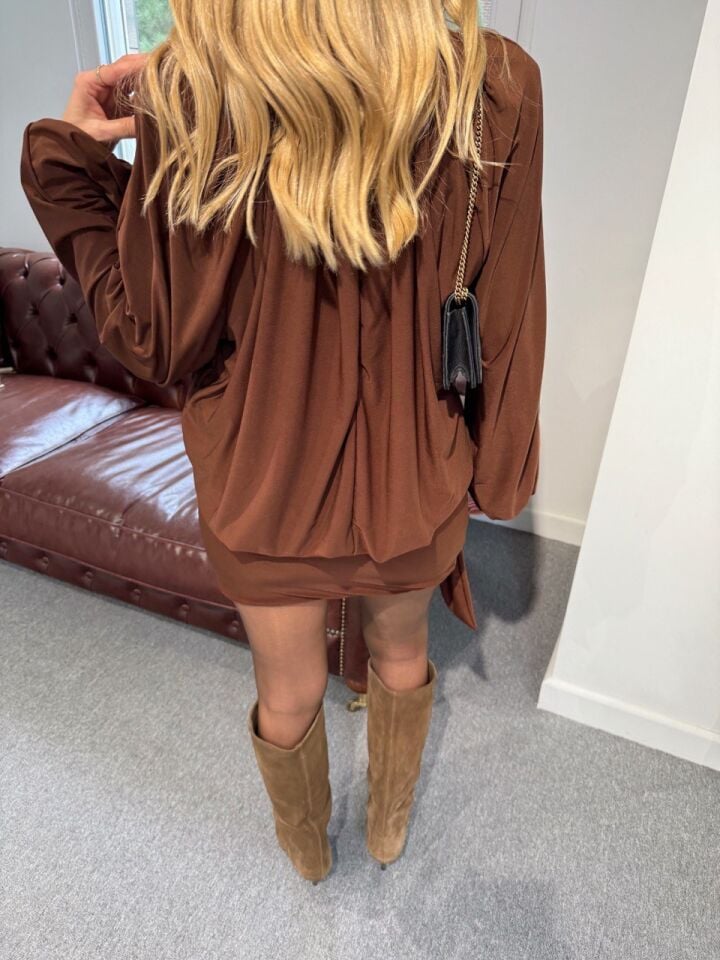 KAHVERENGİ DRAPELİ BLUZ ETEK TAKIM