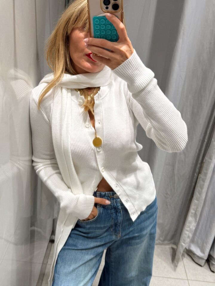 BEYAZ ATKI DETAYLI HIRKA