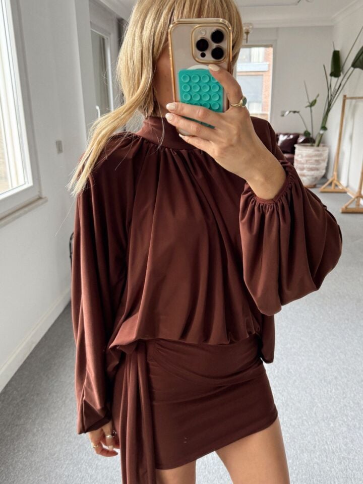 KAHVERENGİ DRAPELİ BLUZ ETEK TAKIM