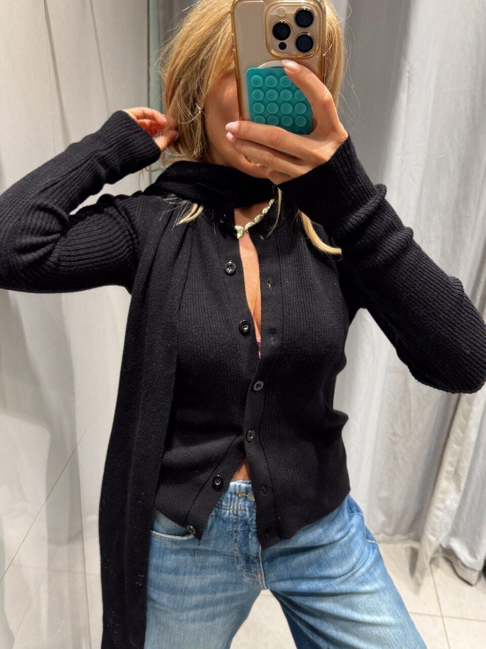 SİYAH ATKI DETAYLI HIRKA