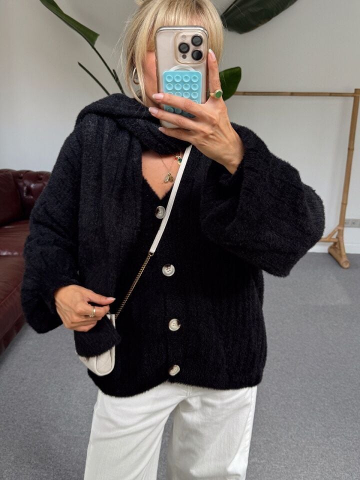 SİYAH YUMOŞ ATKILI HIRKA