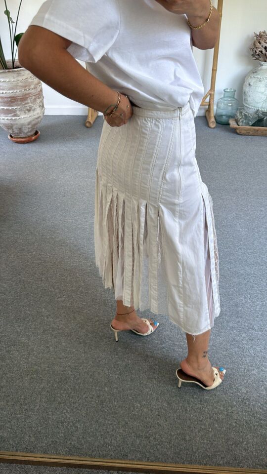 BEYAZ TÜL DETAYLI İTHAL ETEK