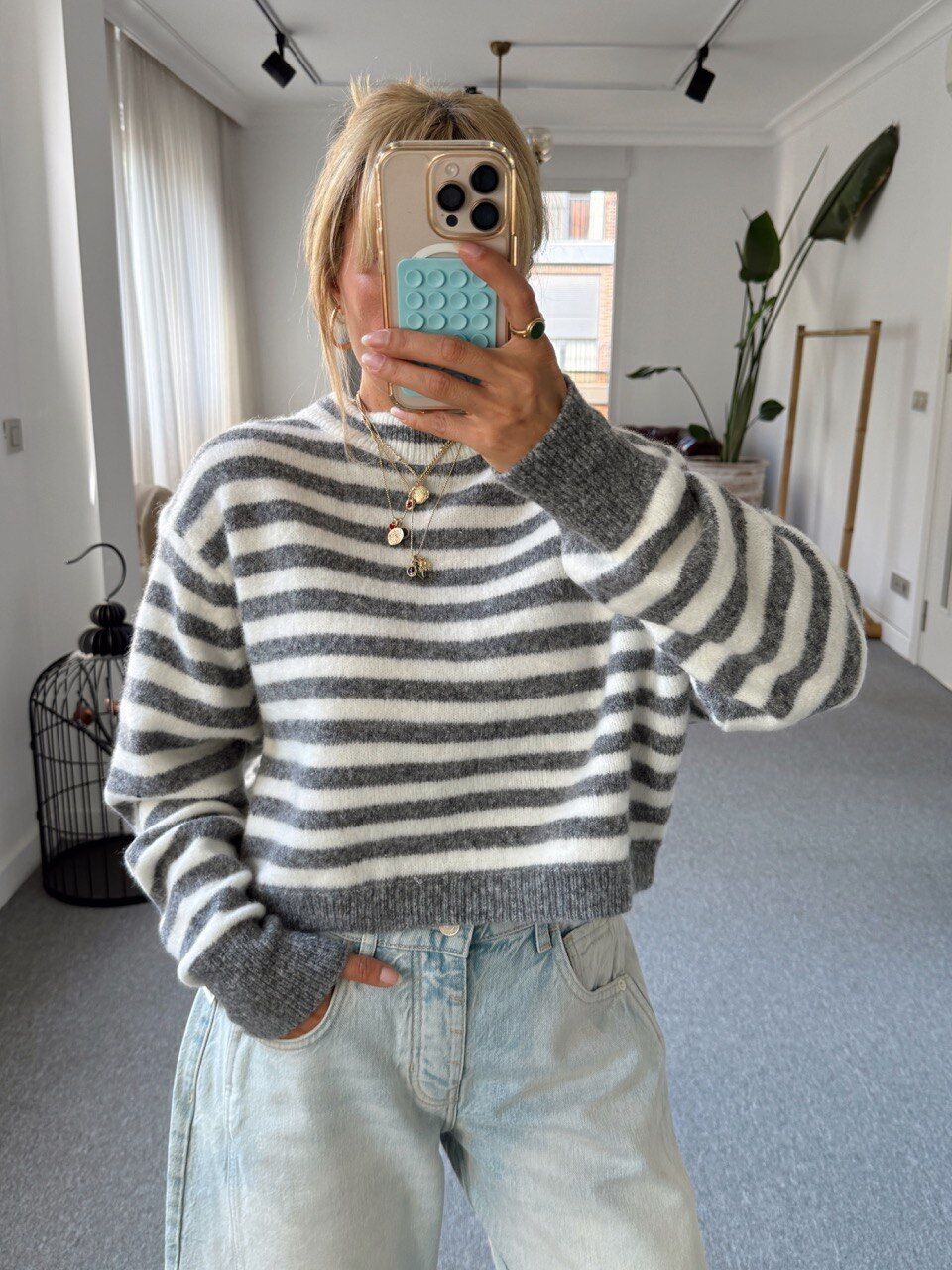 GRİ-BEYAZ ÇİZGİLİ YUMOŞ TRİKO