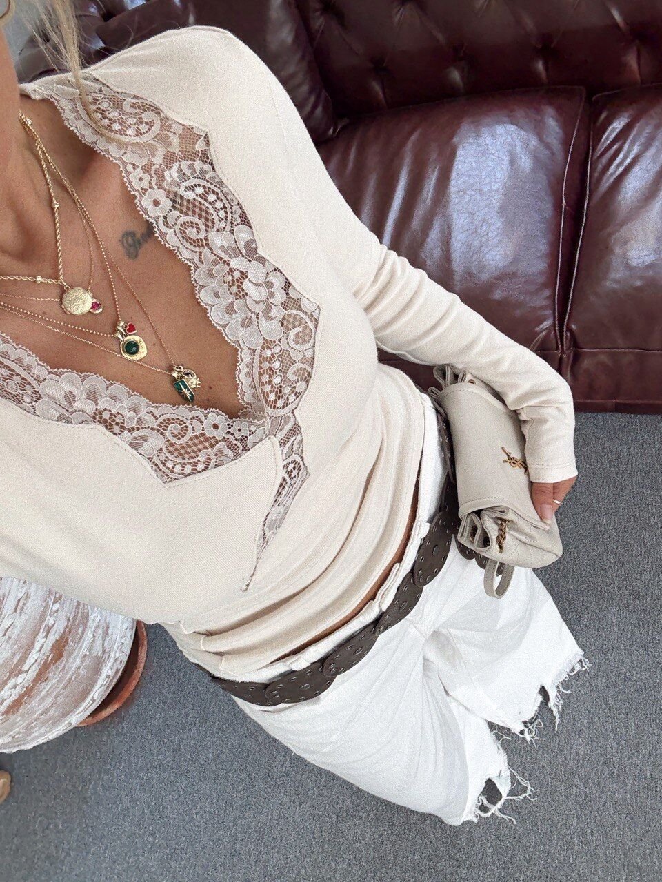 KREM DANTEL GEÇİŞLİ BLUZ