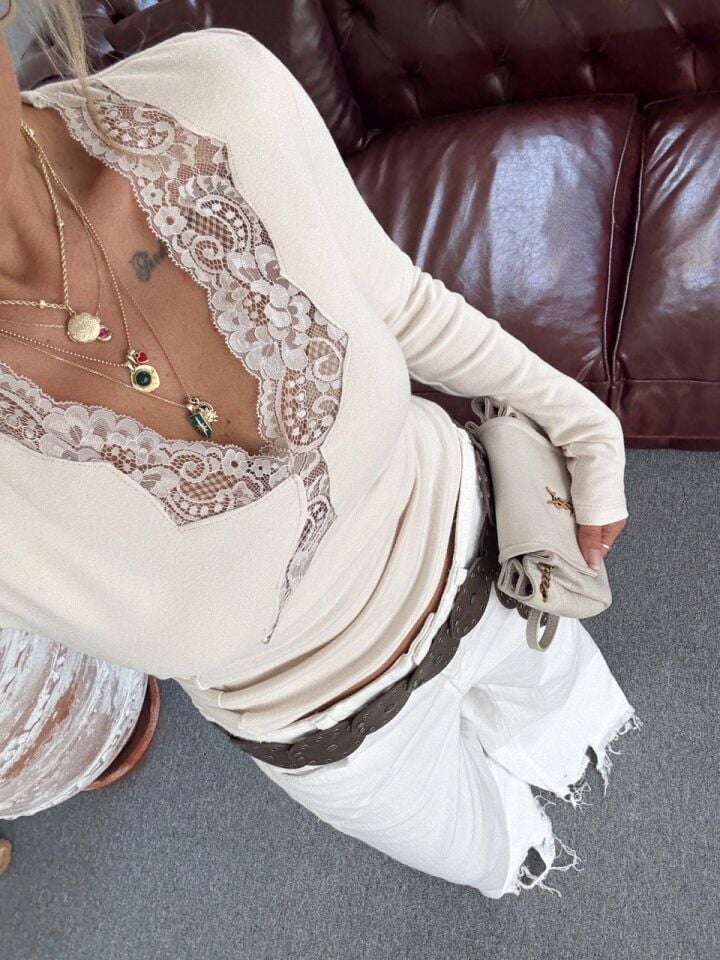 KREM DANTEL GEÇİŞLİ BLUZ