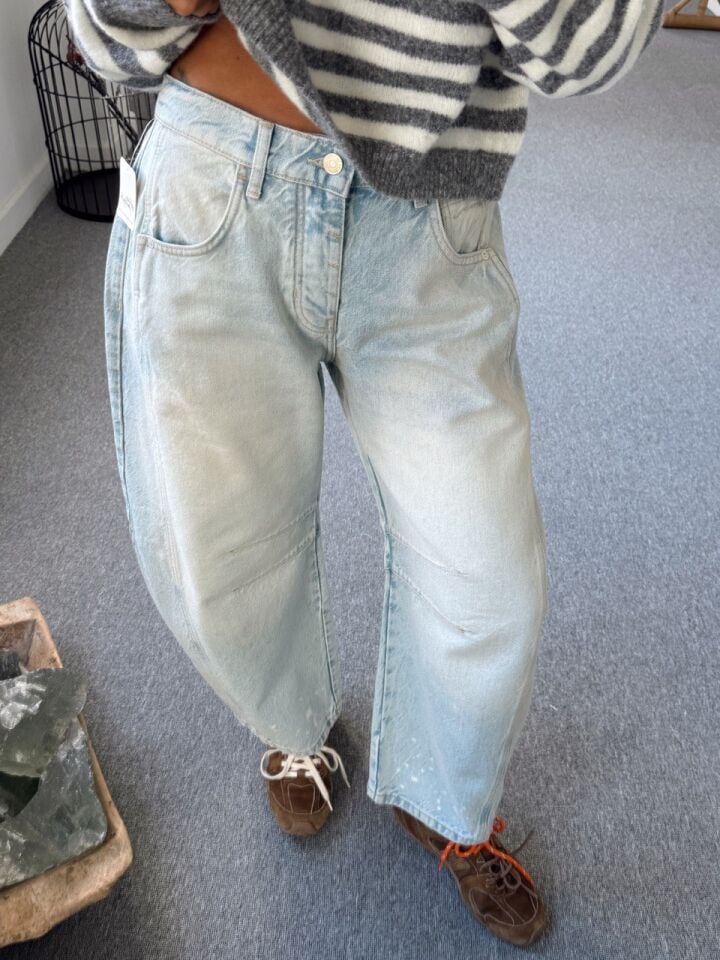 AÇIK MAVİ PAÇA DETAY BARREL JEAN