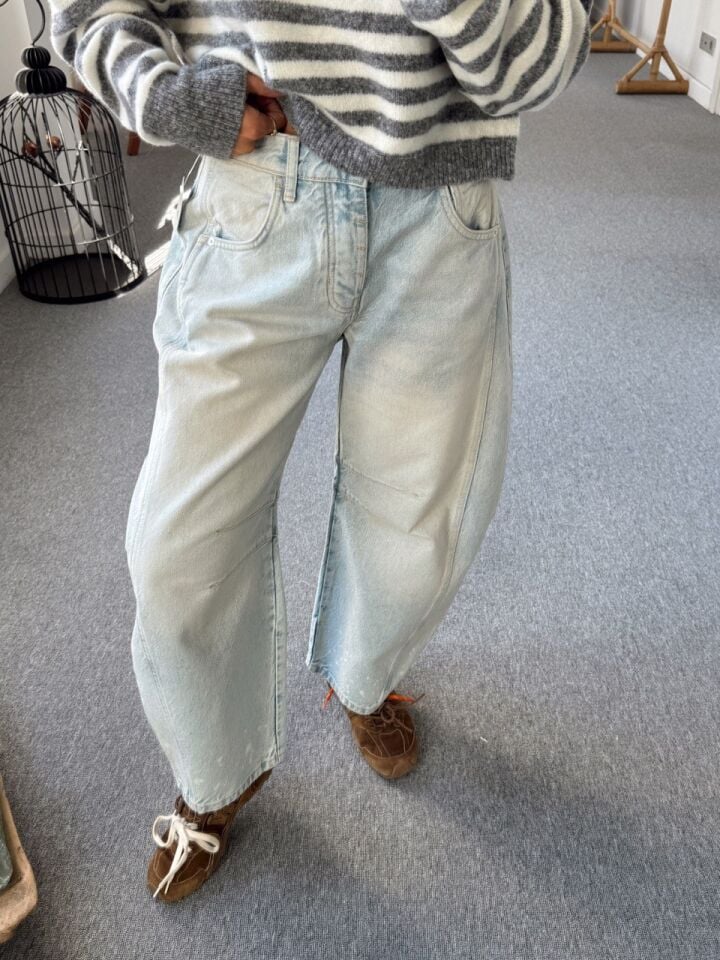 AÇIK MAVİ PAÇA DETAY BARREL JEAN