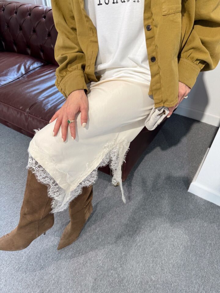 KREM DANTEL DETAY ASİMETRİK ETEK