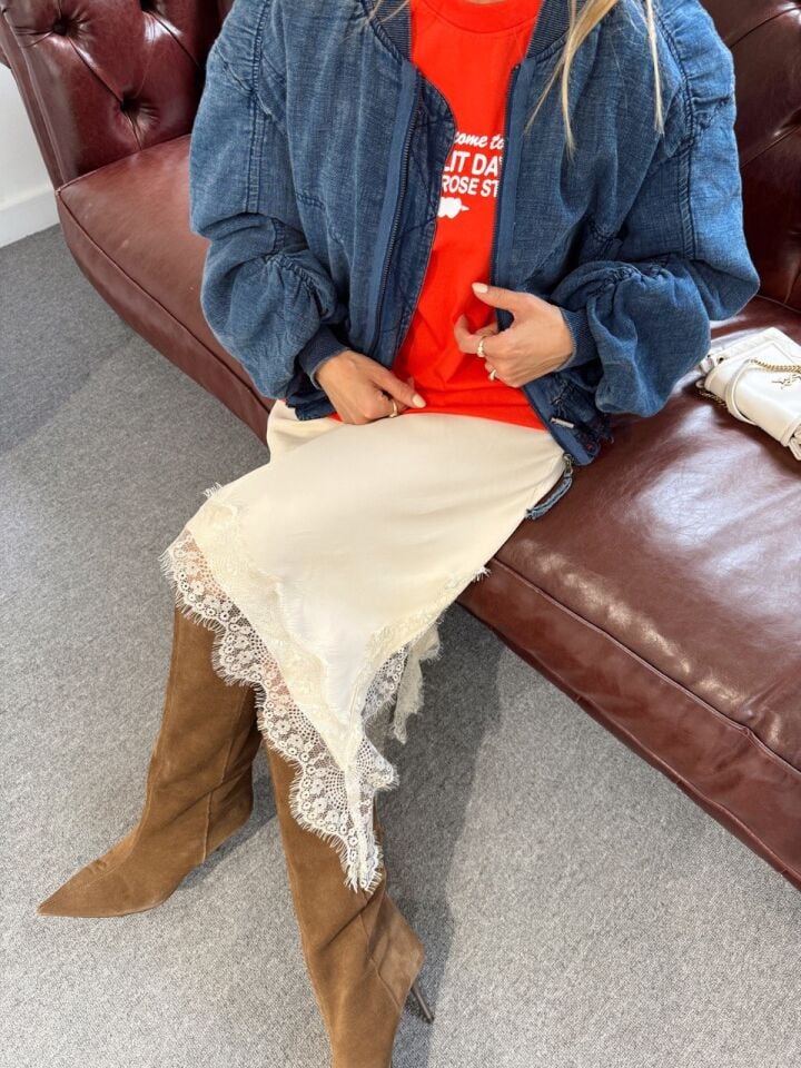 KREM DANTEL DETAY ASİMETRİK ETEK