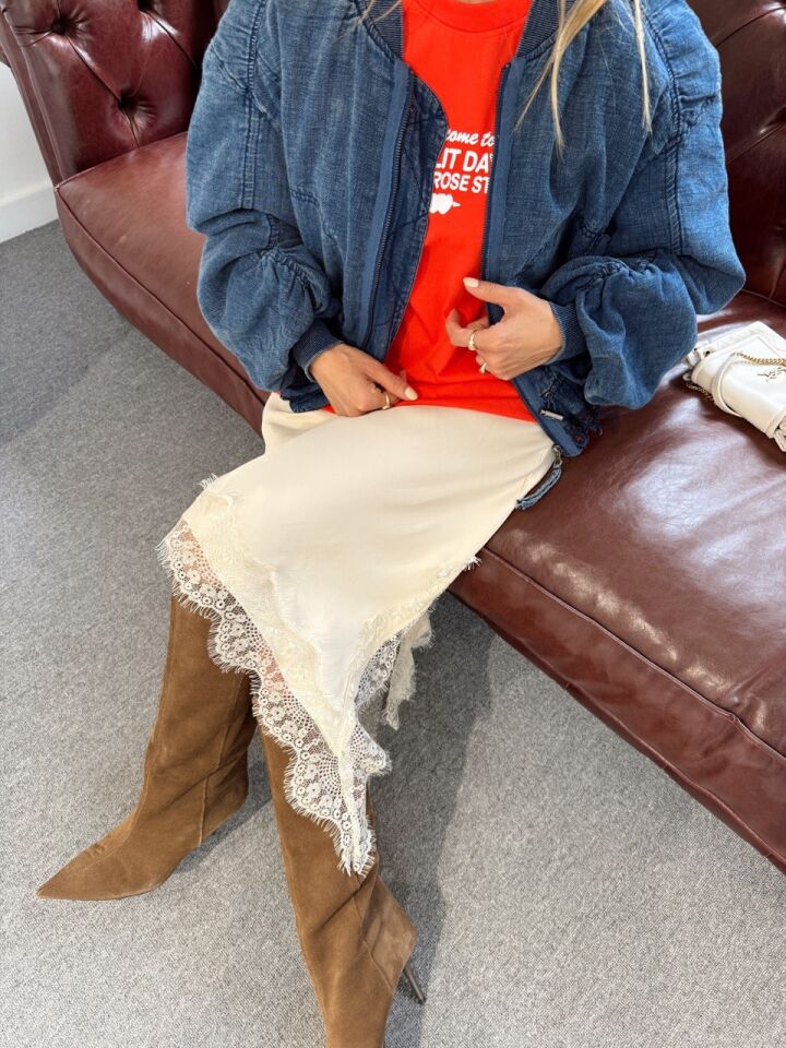 KREM DANTEL DETAY ASİMETRİK ETEK