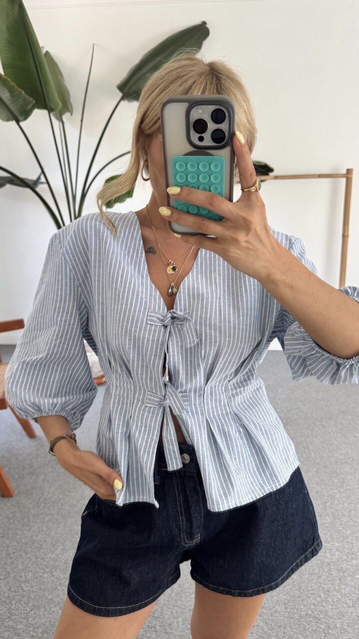 MAVİ ÇİZGİLİ BAĞLAMALI GÖMLEK