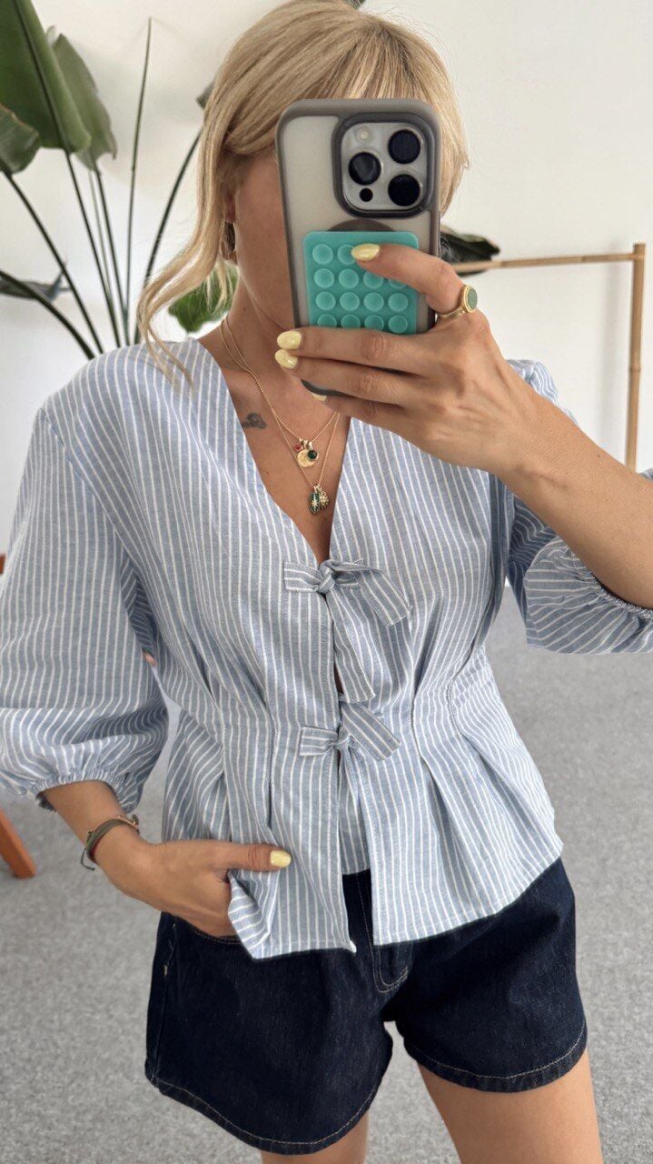 MAVİ ÇİZGİLİ BAĞLAMALI GÖMLEK