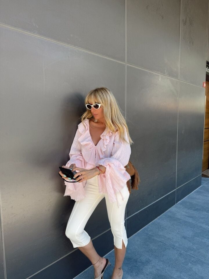 PEMBE VOLANLI İTHAL BLUZ