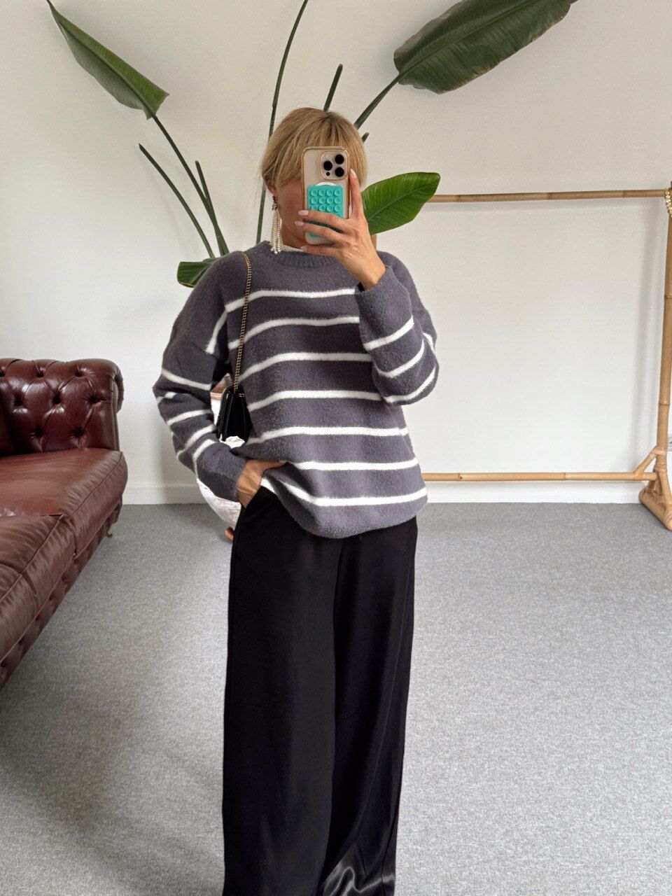 GRİ ÇİZGİLİ YUMOŞ KAZAK