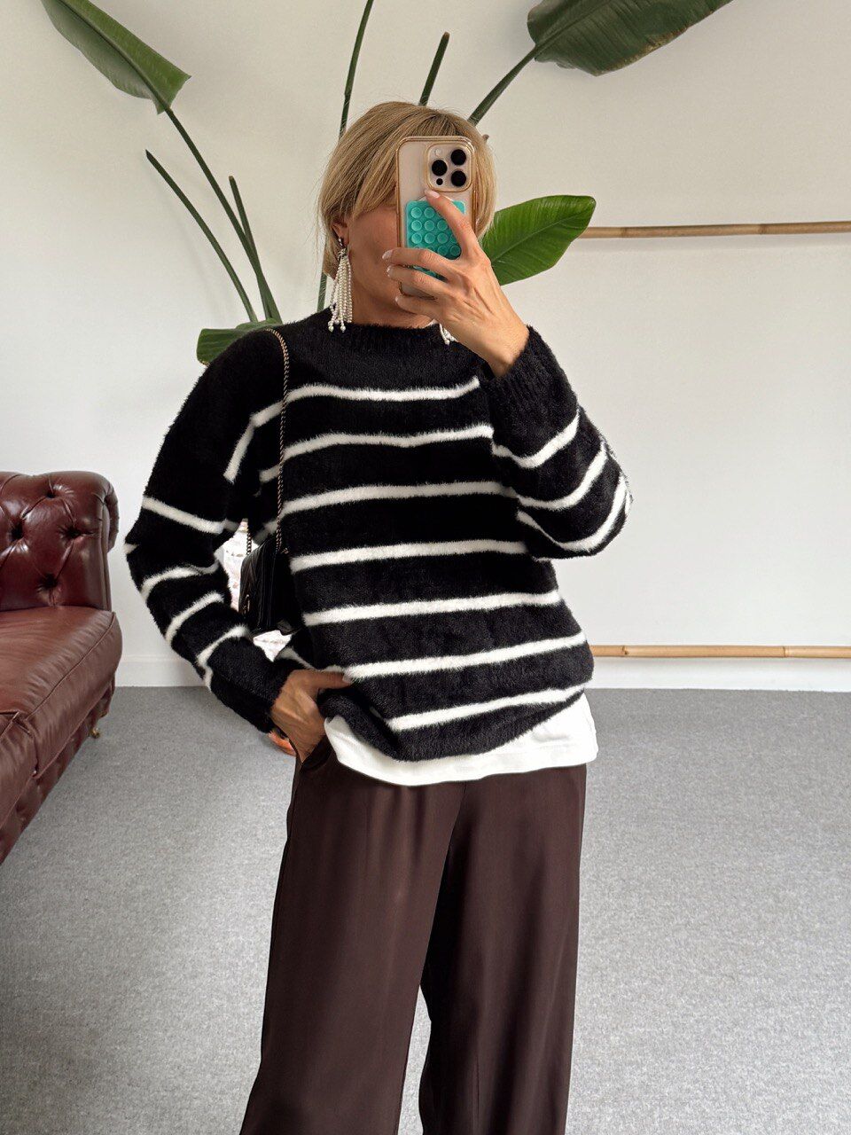 SİYAH ÇİZGİLİ YUMOŞ KAZAK