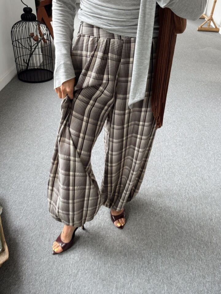 KREM-KAHVE EKOSE DESEN PANTOLON