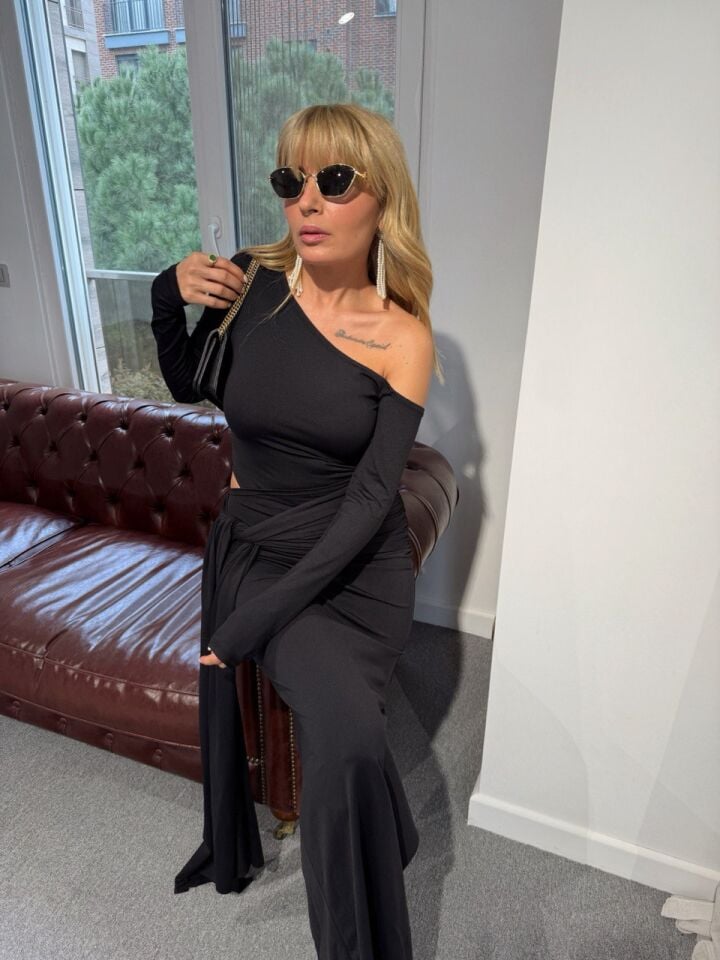 SİYAH BEL DEKOLTELİ MAXI ELBİSE