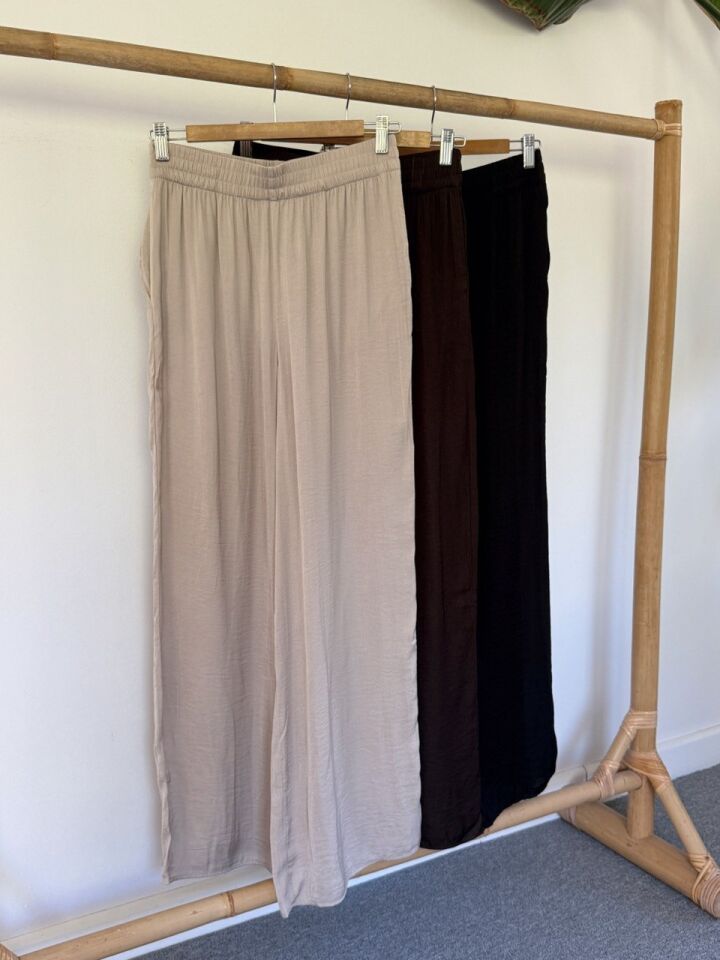 SİYAH DÖKÜMLÜ GENİŞ PAÇA PANTOLON