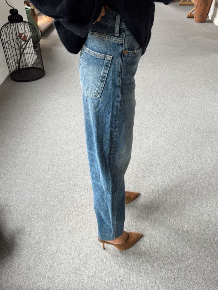 HIGH ANKLE BARREL JEAN