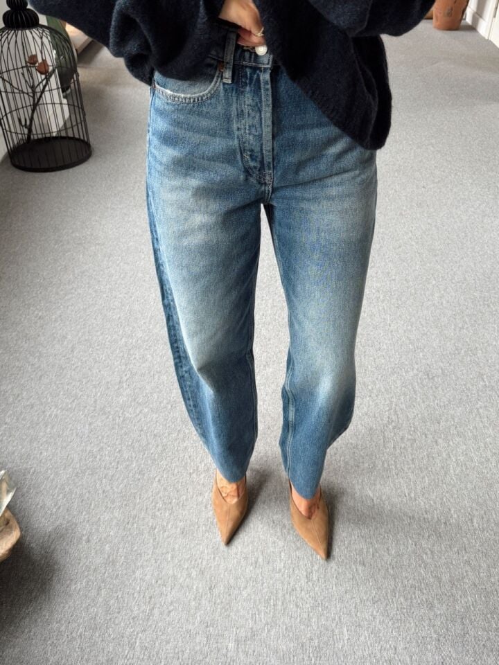 HIGH ANKLE BARREL JEAN