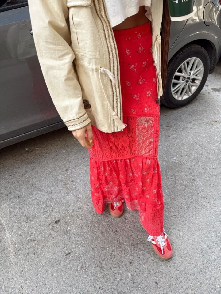 KIRMIZI ÇİÇEKLİ DANTEL DETAY İTHAL ETEK