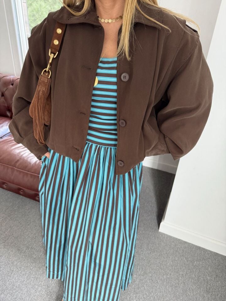 YANLARDAN BAĞLAMA DETAYLI ÇİZGİLİ İTHAL ELBİSE