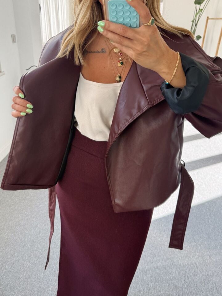 BORDO KEMERLİ SUNI DERI CEKET