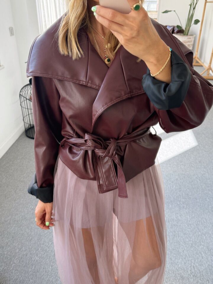 BORDO KEMERLİ SUNI DERI CEKET