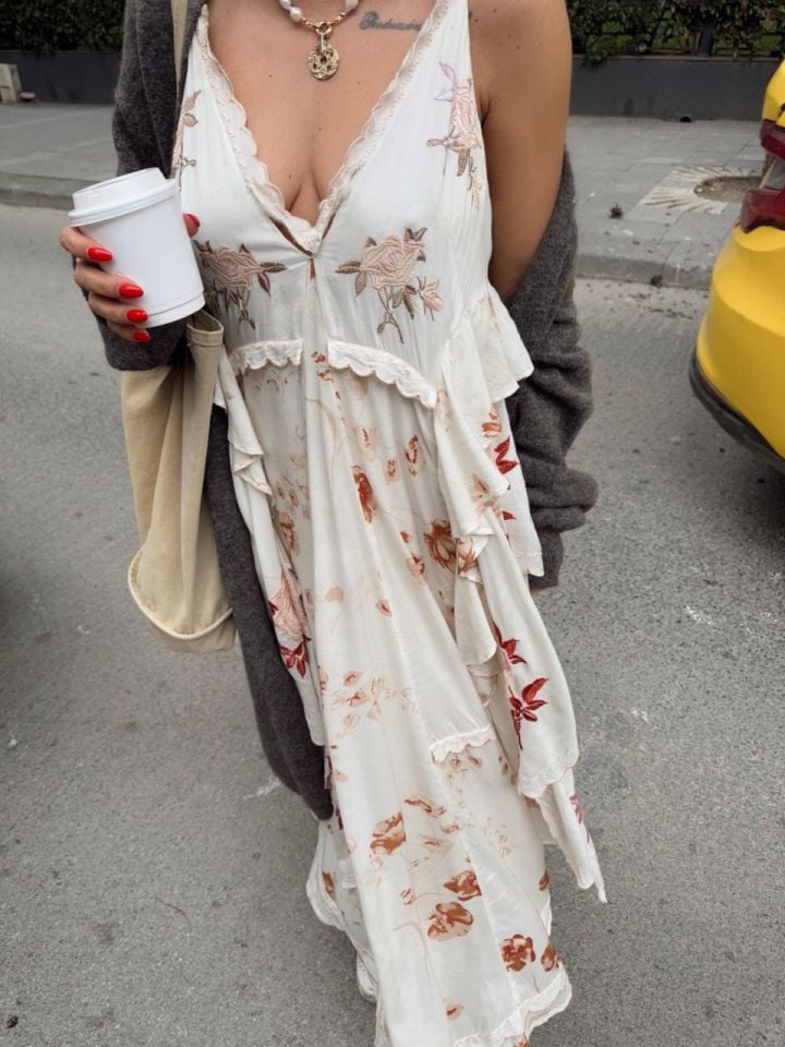 KREM-KAHVE İŞLEMELİ İTHAL ELBİSE