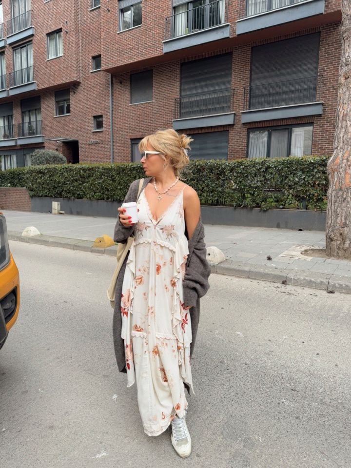 KREM-KAHVE İŞLEMELİ İTHAL ELBİSE